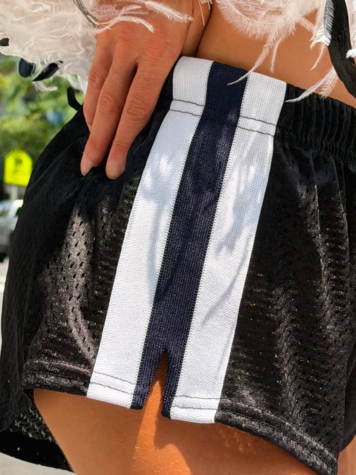 CAFE LEANDRA LAX SHORT SHORTS (BLACK MESH)